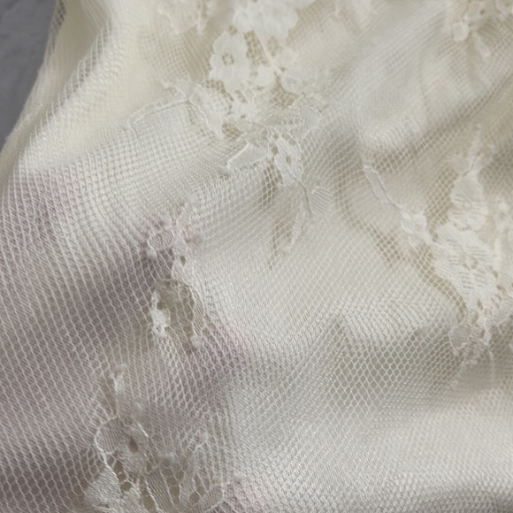 Cream Lace Bodysuit - Picture 3 of 11